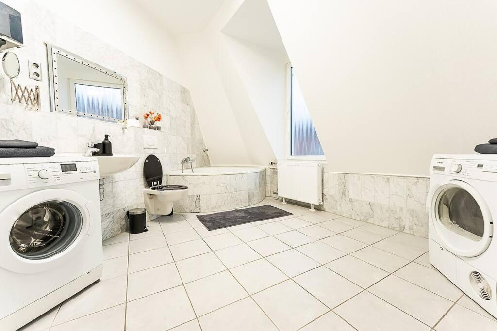 Ferienwohnung Loft Mit Billard-Tisch Und Ps4 Wuppertal Exterior foto