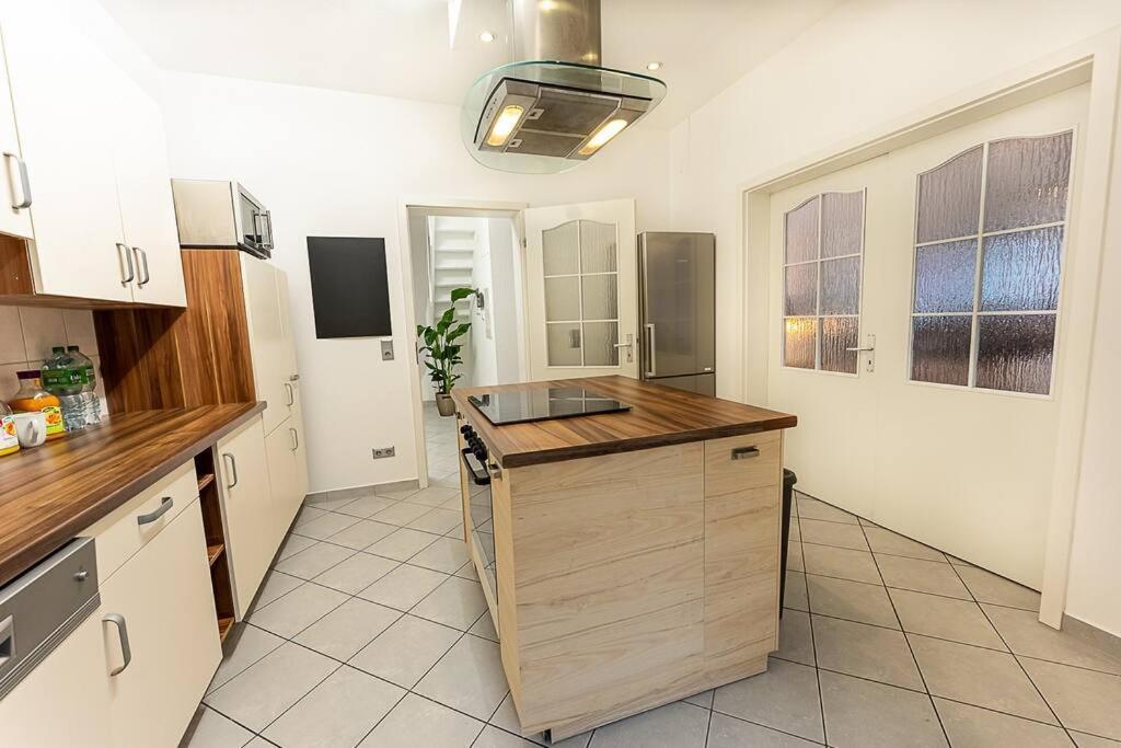 Ferienwohnung Loft Mit Billard-Tisch Und Ps4 Wuppertal Exterior foto